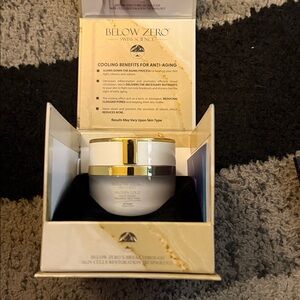 Gold Multi-Vitamin Magnetic mud mask